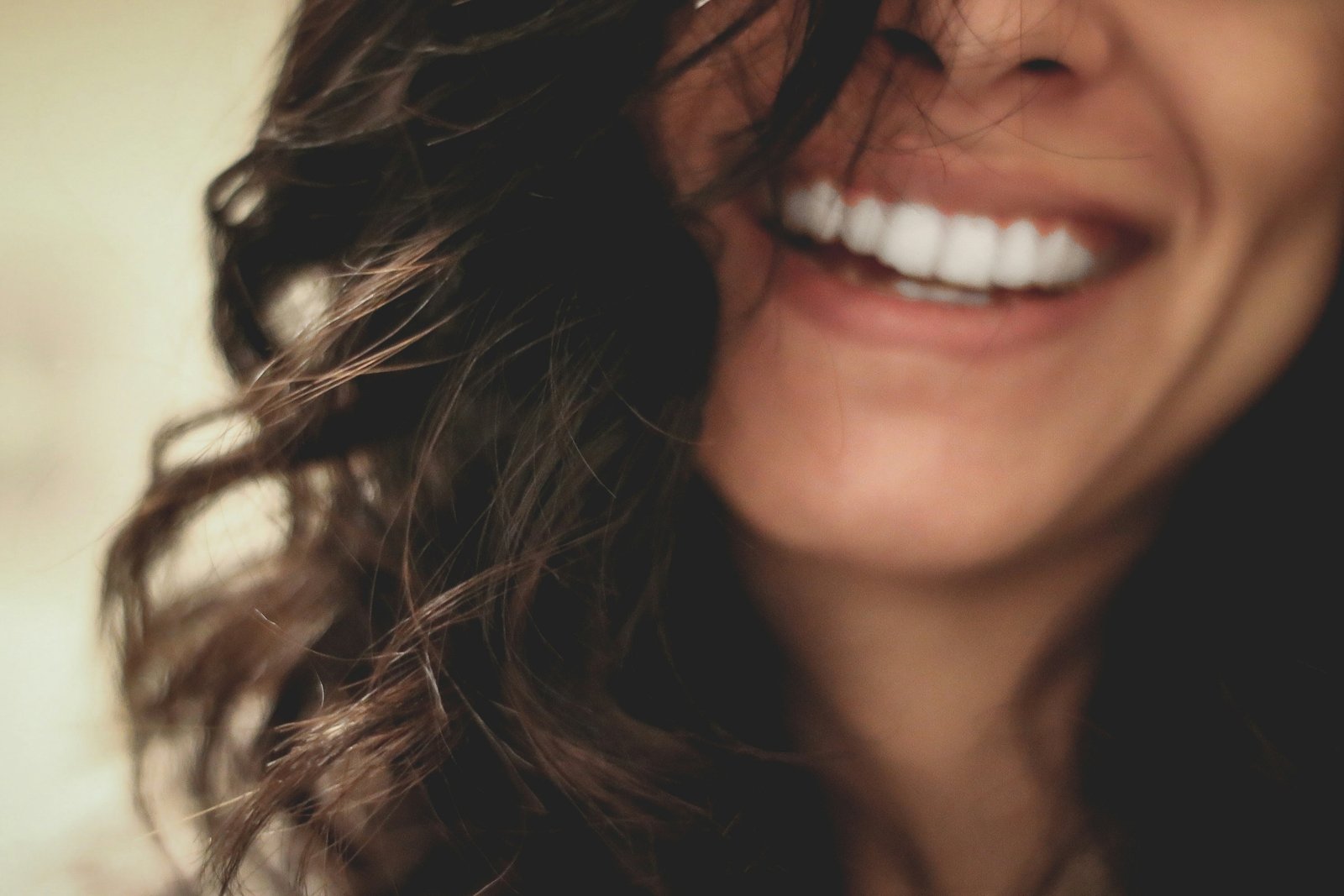 Close-up of a brilliant 'Hollywood Smile' achieved through cosmetic dentistry
